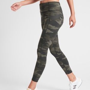 Athleta Camo Contender 7/8 Tight in Powerlift
